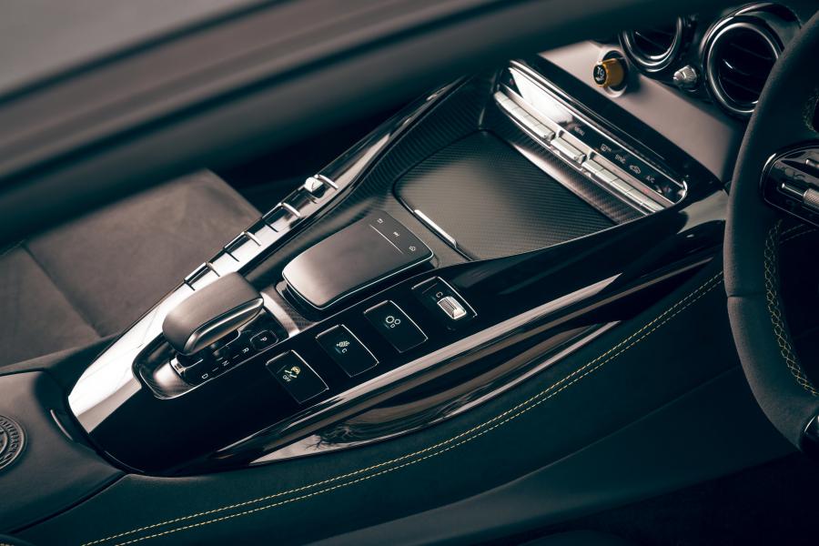 Детали интерьера Mercedes-AMG GT R (C190) 2019 года  (AU) (фото 30 из 40)